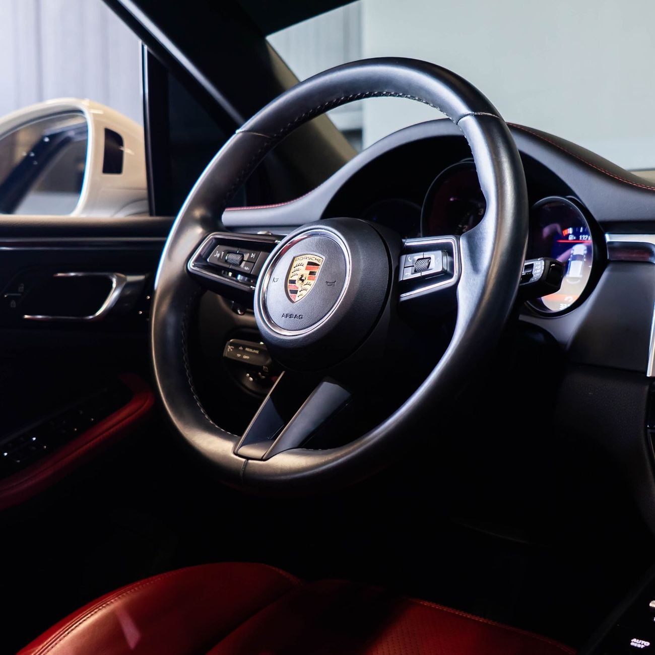 Porsche Macan STD AED 4,024 P.M • 0% Downpayment •  Porsche Macan • 1 Year Warranty