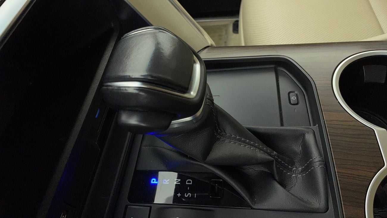 تويوتا لاند كروزر GXR 4 | بدون دفعة مقدمة | اختبار القيادة في المنزل