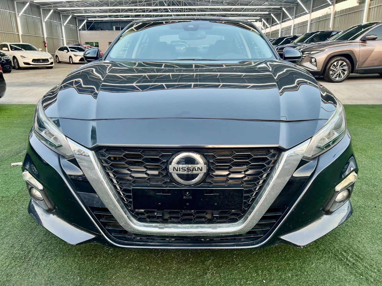 Nissan Altima SL 2.5L full option auto drive warranty one year