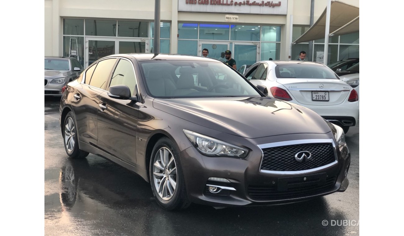 إنفينيتي Q50 موديل 2014 خليجي فل مواصفات كراسي جلد ومثبت سرعه وتحكم كهربي كامل ونظام صوت ممتاز وكاميرا خلفيه ومدخ