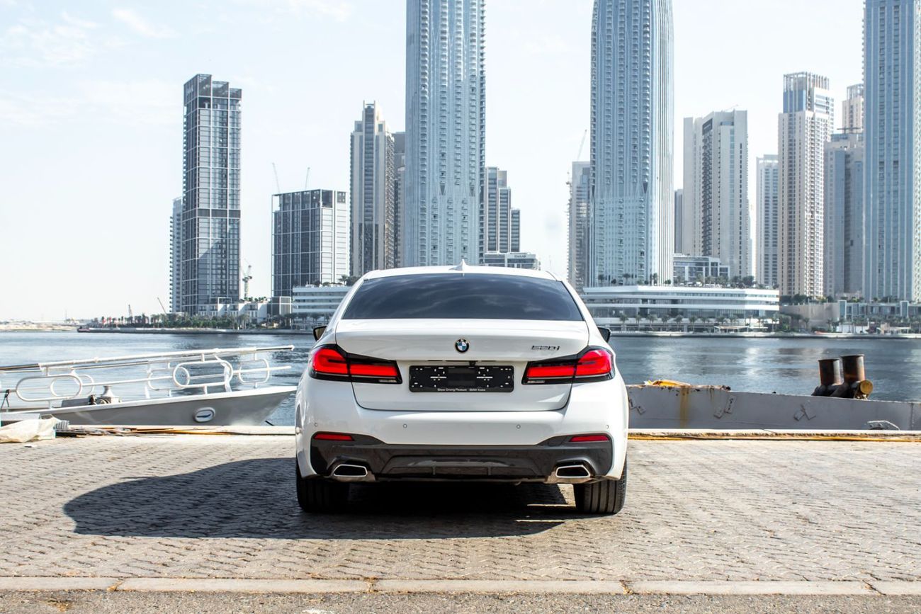 بي أم دبليو 520i Std 2.0L