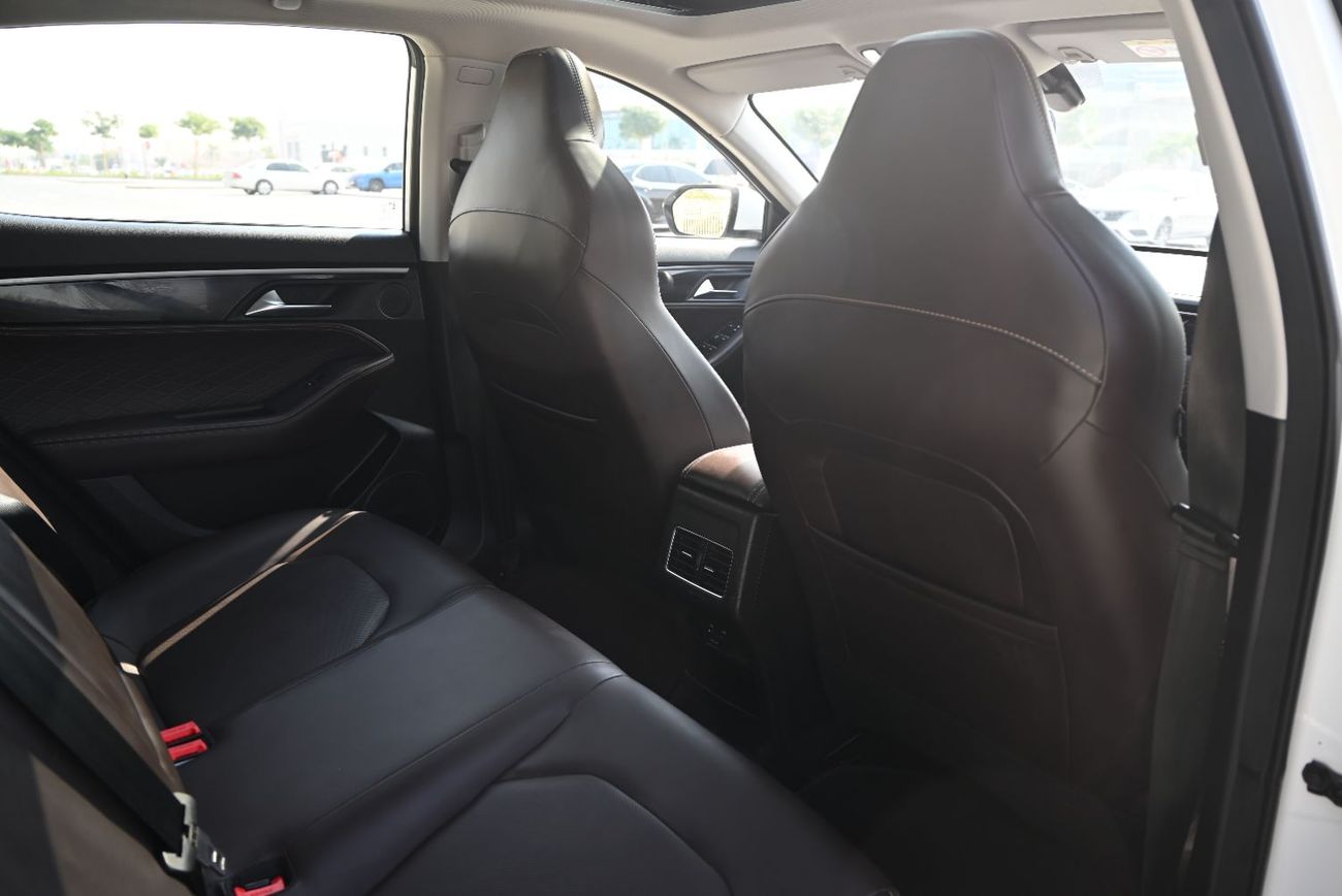 جاك J7 RAMADAN OFFER - 0% DP - JAC J7 LUXURY 2023 - LOW MILEAGE - FIRST OWNER - MINT CONDITION