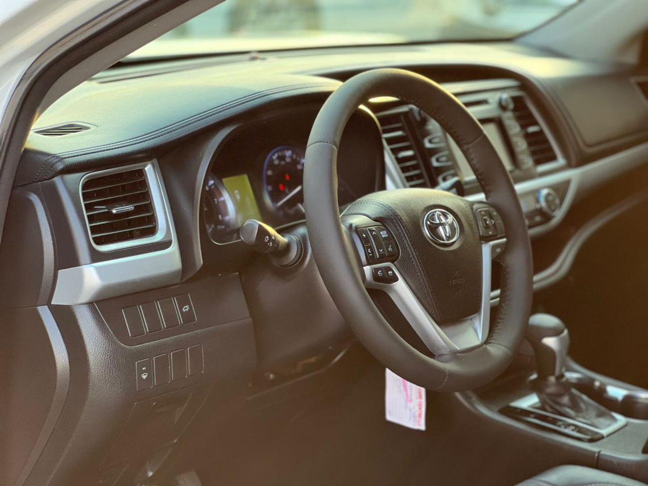 Toyota Highlander 2015Toyota Highlander  -3.5L-V6 -AWD 4x4 - Rear CAM -Automatic seat -trunk Automatic-