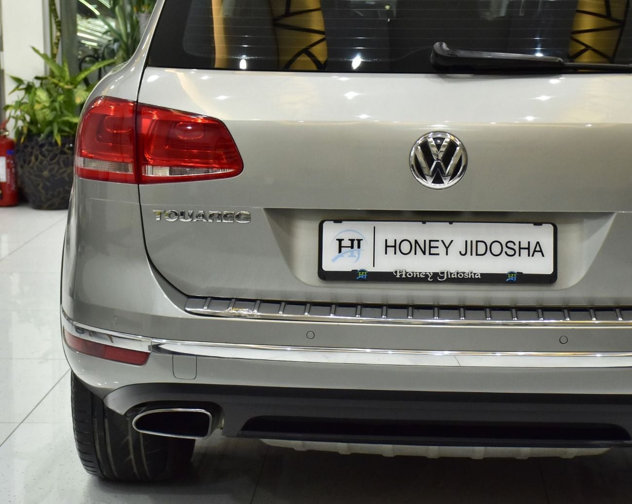 فولكس واجن طوارق EXCELLENT DEAL for our Volkswagen Touareg ( 2016 Model ) in Silver Color GCC Specs