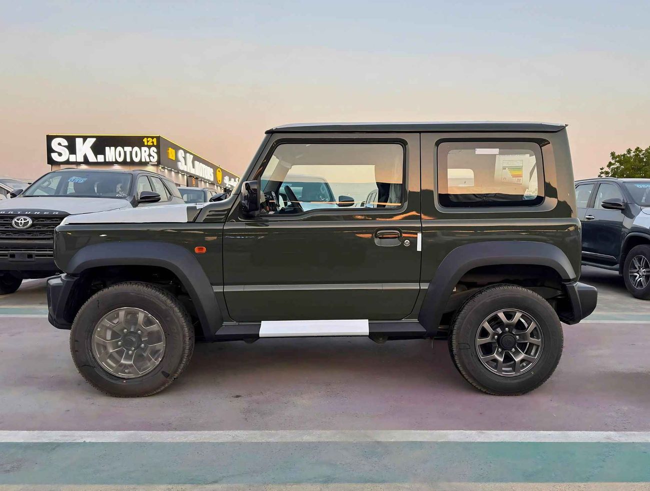 Suzuki Jimny GLX / A/T / 1.5L V4 PETROL / 3 DOOR / ALL GRIP OFF ROAD / 4WD (CODE # GLX)