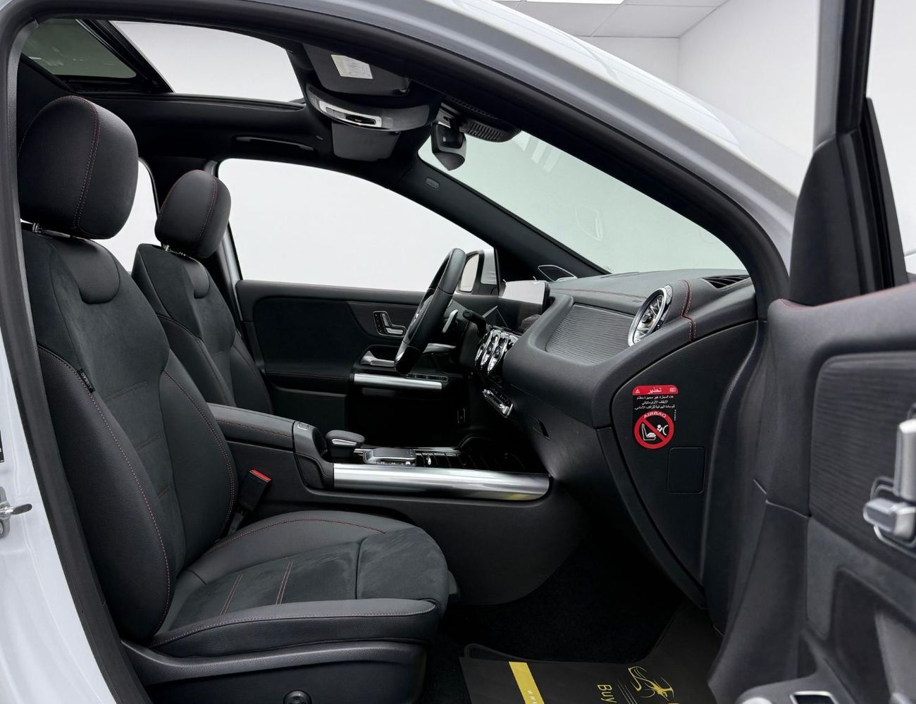 مرسيدس بنز EQA 350 SUV 2023 Mercedes Benz EQA 350 4Matic, 2032 MB Warranty + Service Pack, Very Low Km, GCC