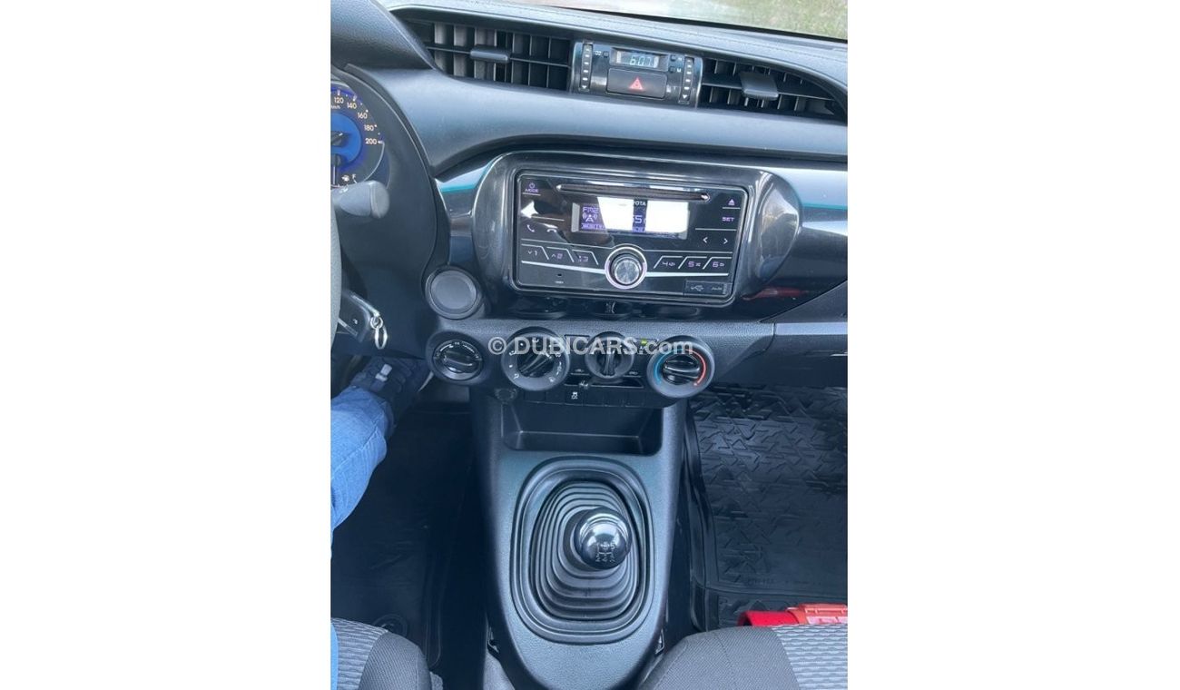 تويوتا هيلوكس GL