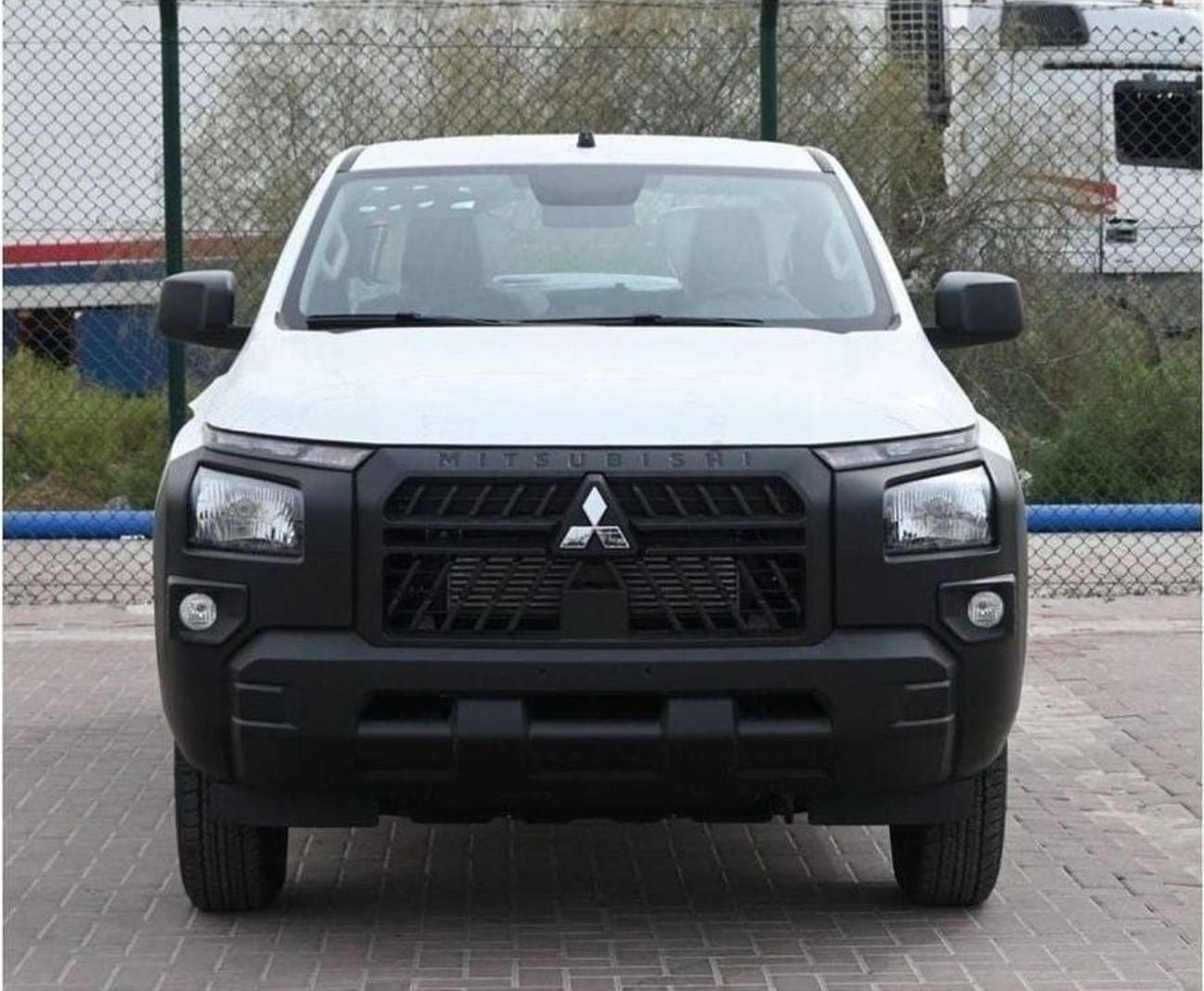 ميتسوبيشي L200 GL Toyota Hilux Single Cab 2.4L Manual 2025