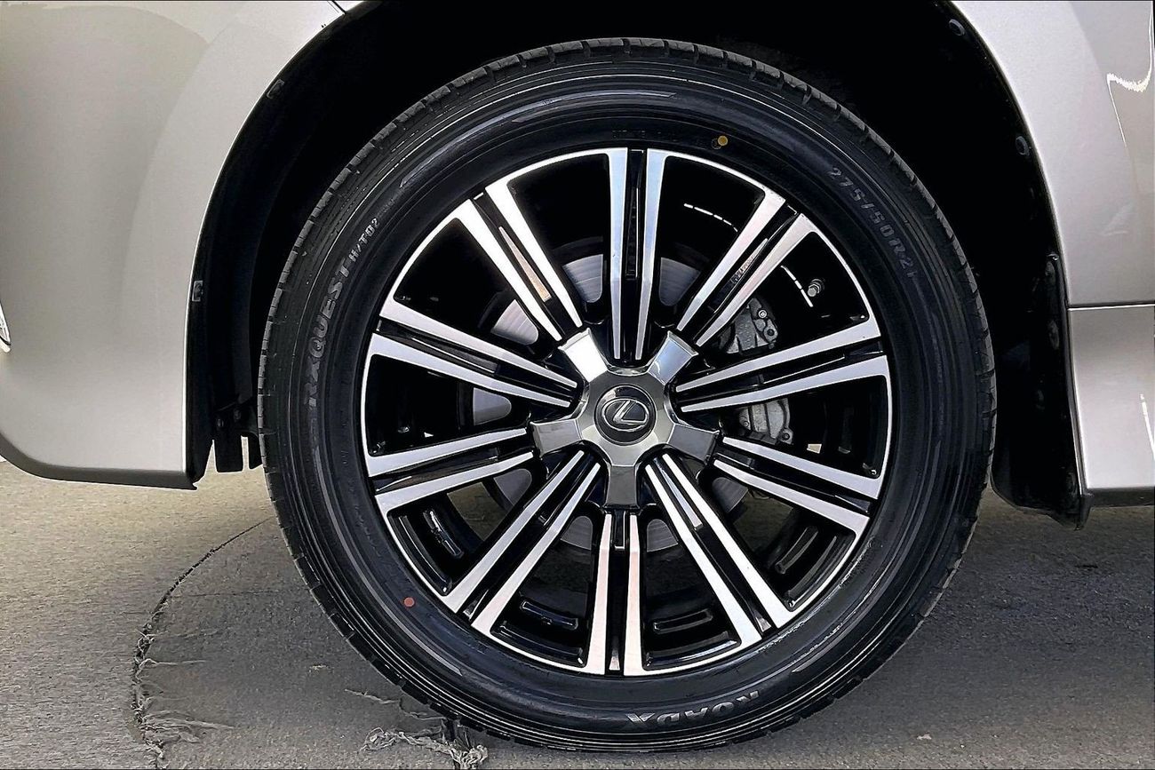 لكزس LX 570 Platinum | شامل الضمان | 0 ﺪﻔﻋﺓ ﺃﻮﻟﻯ