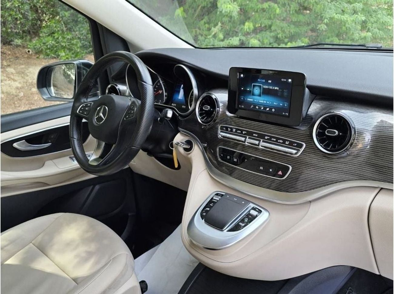 Mercedes-Benz V 250 Std 2.1L MERCEDES V-250 2022 GCC FULL OPTION // ACCIDENT FREE // PERFECT CONDITION