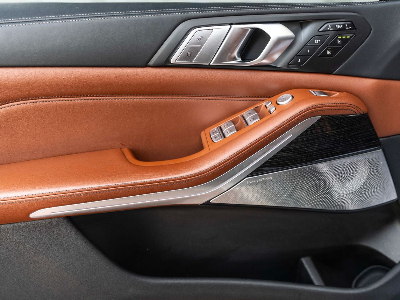 BMW X7 M50i 4.4L (523 HP)