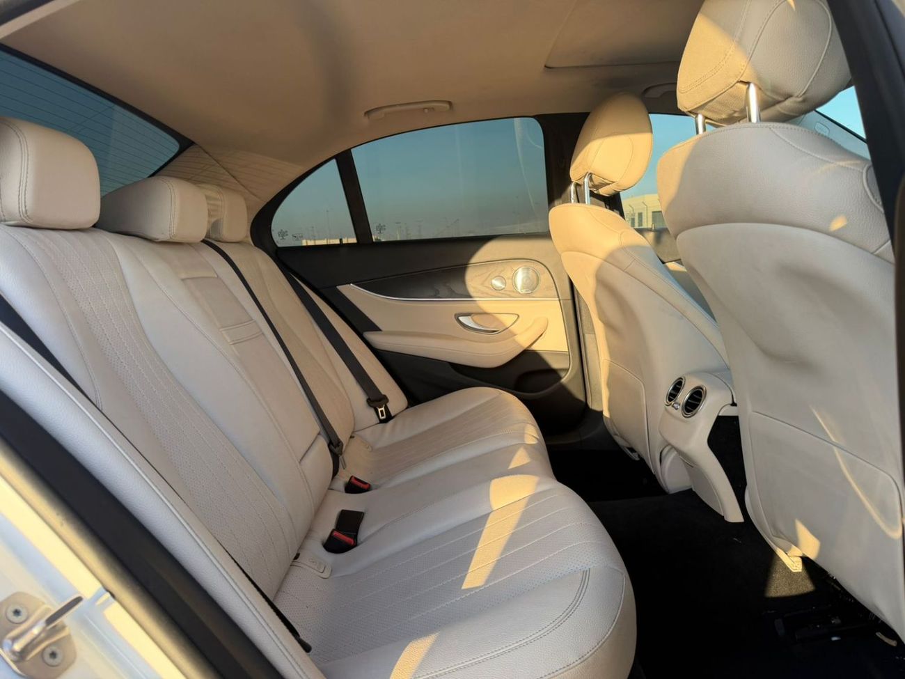 مرسيدس بنز E300 Premium 2.0L