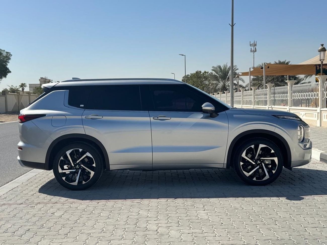 ميتسوبيشي آوتلاندر Mitsubishi Outlander 2023 TOP OF RANGE NO:1 Limited Edition GCC Spec.