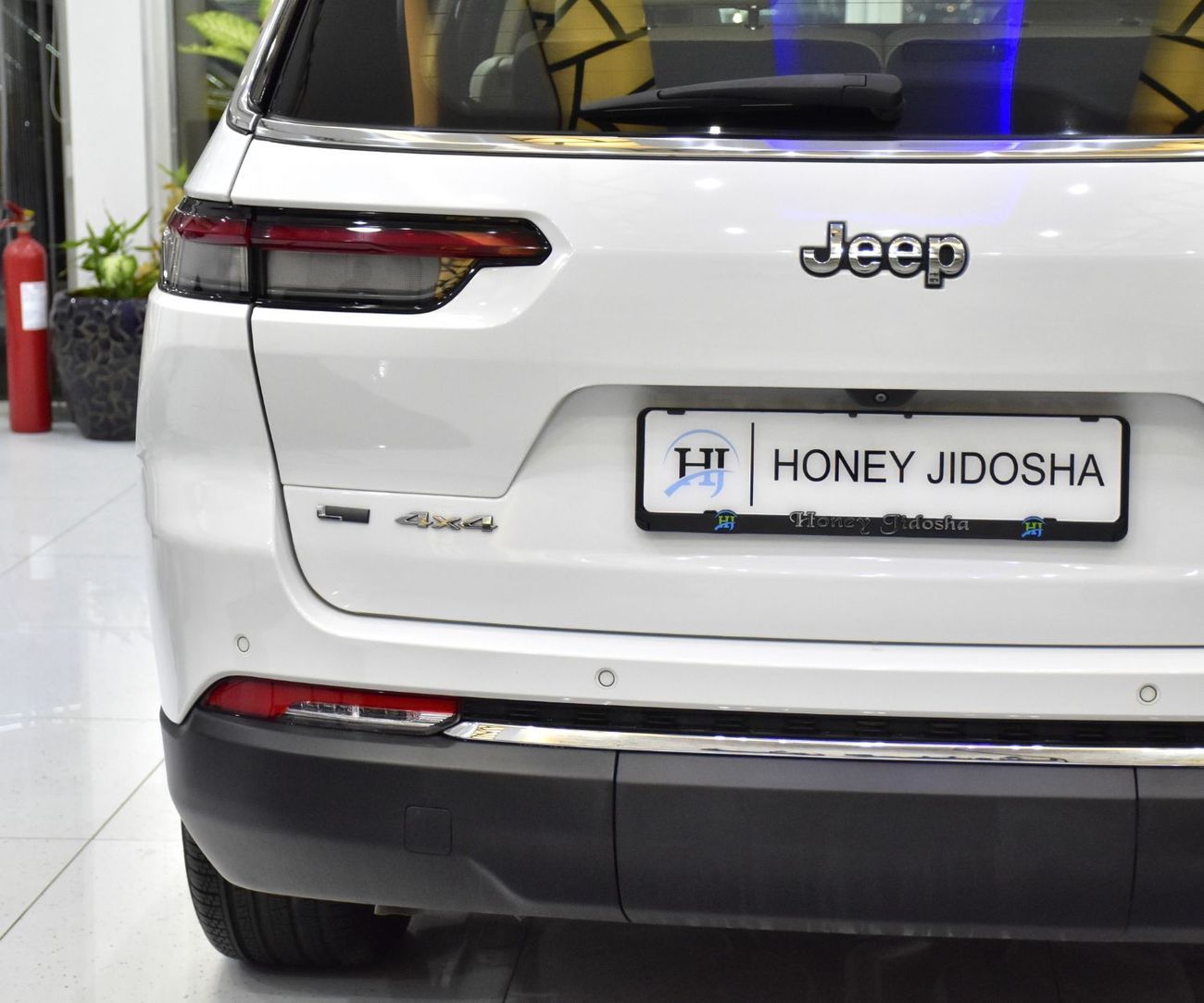 جيب جراند شيروكي EXCELLENT DEAL for our Jeep Grand Cherokee L 4x4 Limited ( 2021 Model ) in White Color GCC Specs