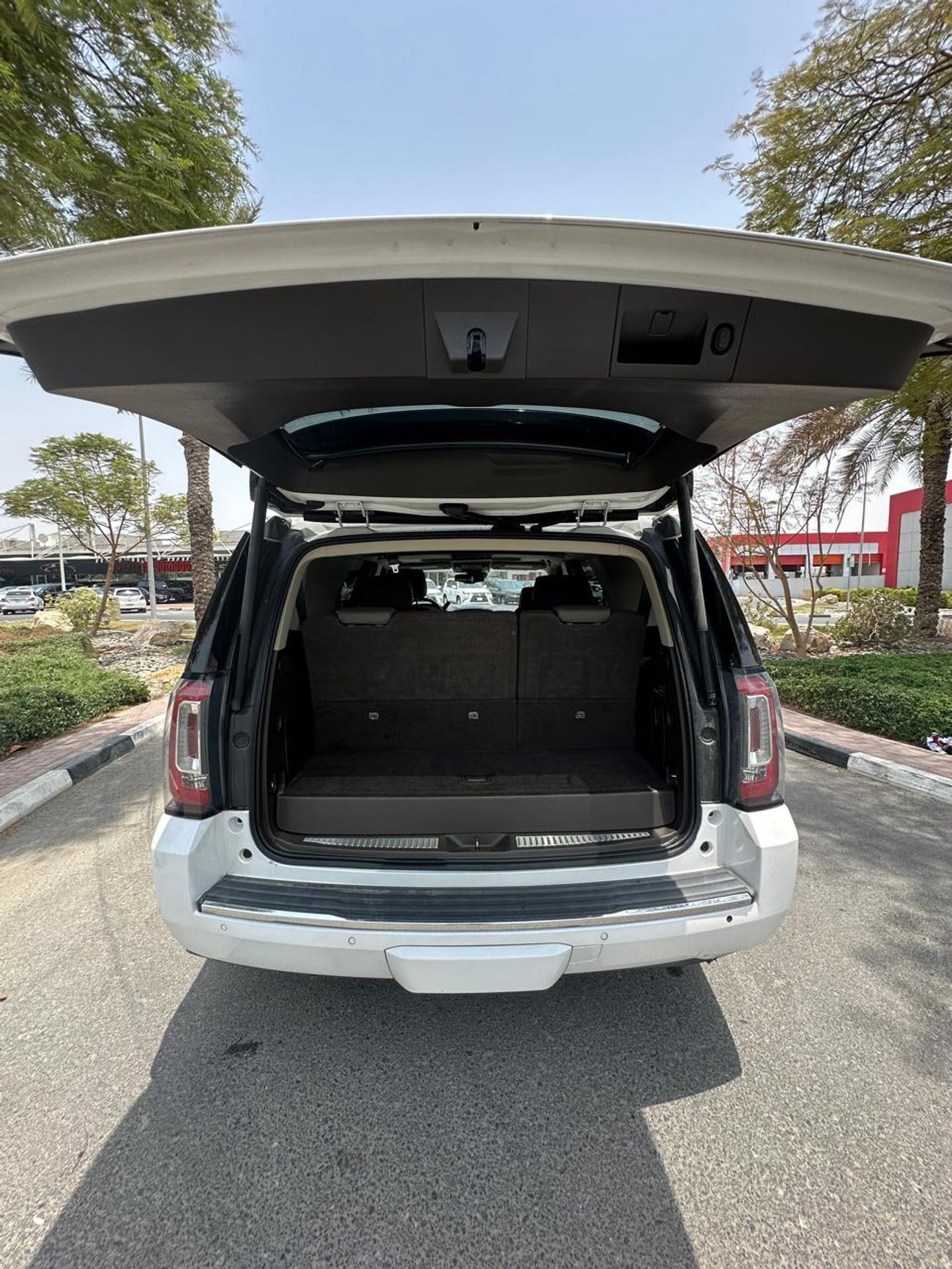GMC Yukon Denali 6.2L (8 Seater)