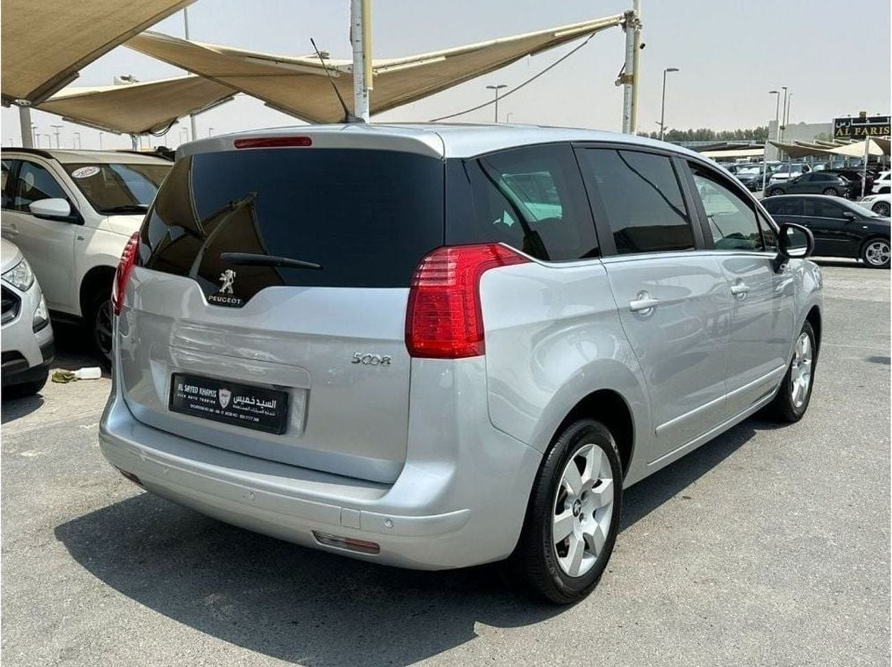 بيجو 5008 PREMIUM W/VIDEO PACK بريميوم خالية من الحوادث - خليجي - رقم واحد الفل - مكينة 1600 سي سي - السيارة ب