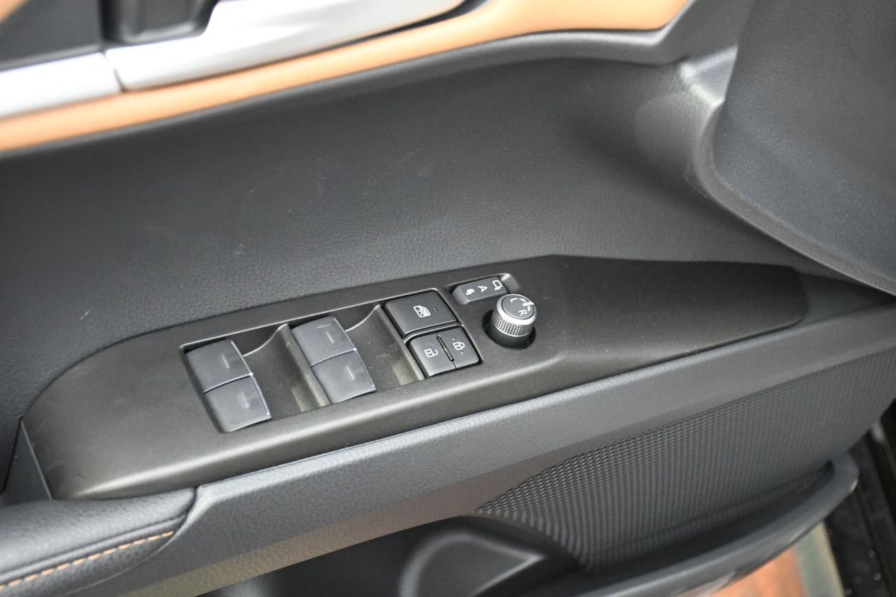 Toyota Camry 2.5L V4 GLE  petrol With panoramic