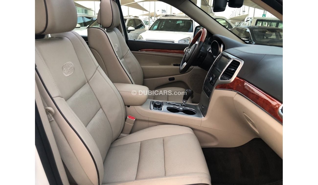 جيب جراند شيروكي موديل 2012 خليجي فل مواصفات كراسي جلد ومثبت سرعه وتحكم كهربي كامل ونظام صوت ممتاز وكاميرا خلفيه ومدخ