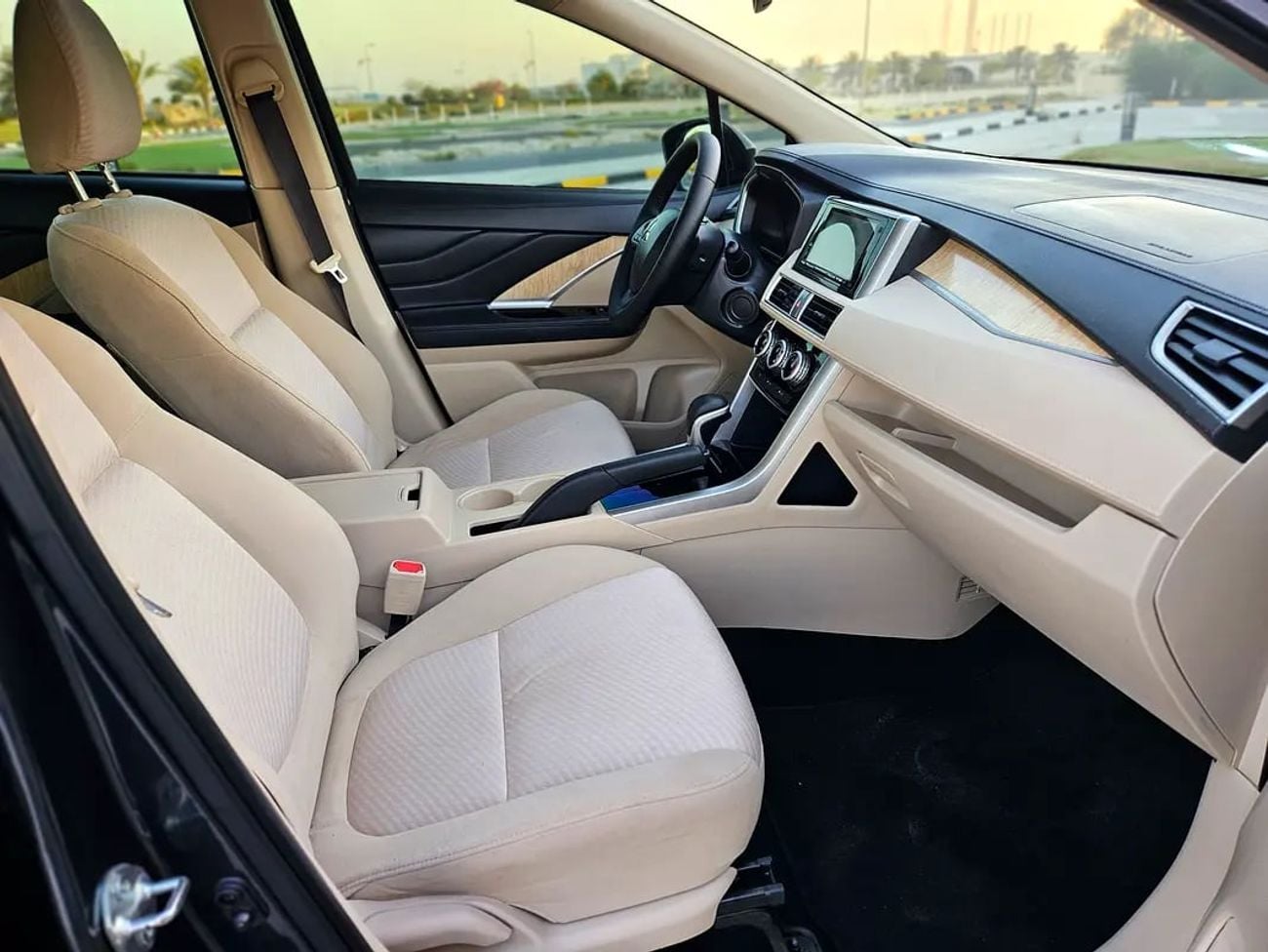 ميتسوبيشي إكسباندر GLX GCC Specs Premium Condition 7 Seater Perfect Inside Out