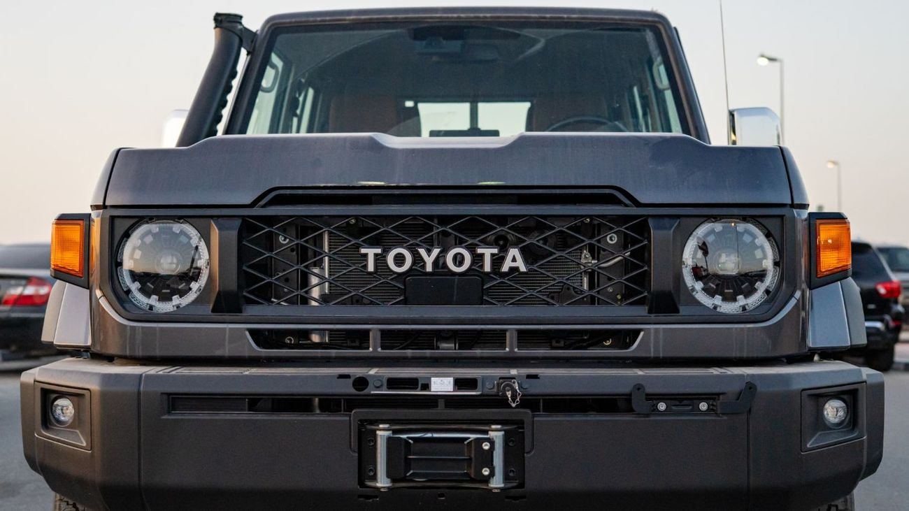 Toyota Land Cruiser Pick Up 79 DC V6 4.0L Petrol Z1 A/T 2025YM