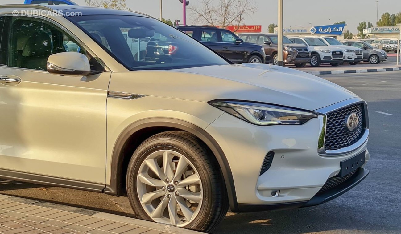 إنفينيتي QX50 Luxury Essential AWD 2019 GCC 0Kms