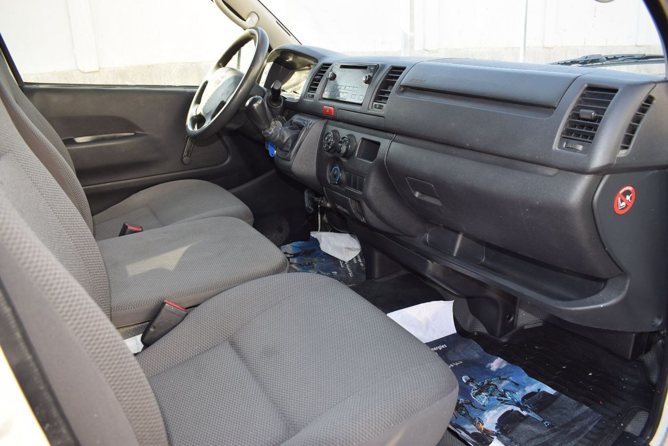 تويوتا هاياس GL - Std سقف