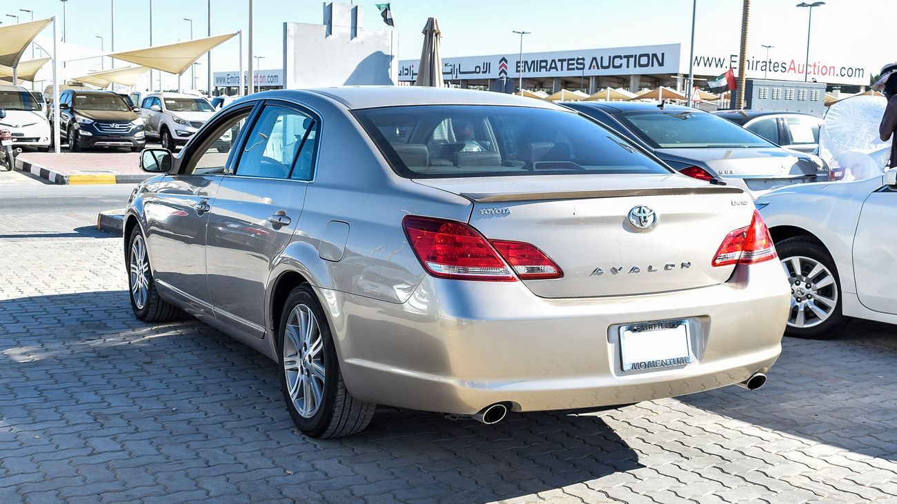 Used Toyota Avalon Limited ( Clean title ) 2005 for sale in Sharjah 300150