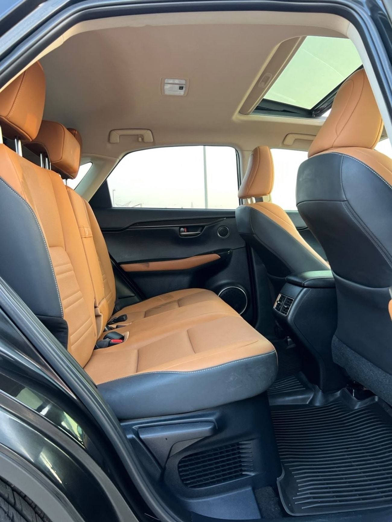 لكزس NX200t لكزس NX تيربو 2020 كاملة المواصفات، محرك 2.0 لتر V4، دفع رباعي، كاميرا خلفية وحساسات، فتحة سقف، مفتا