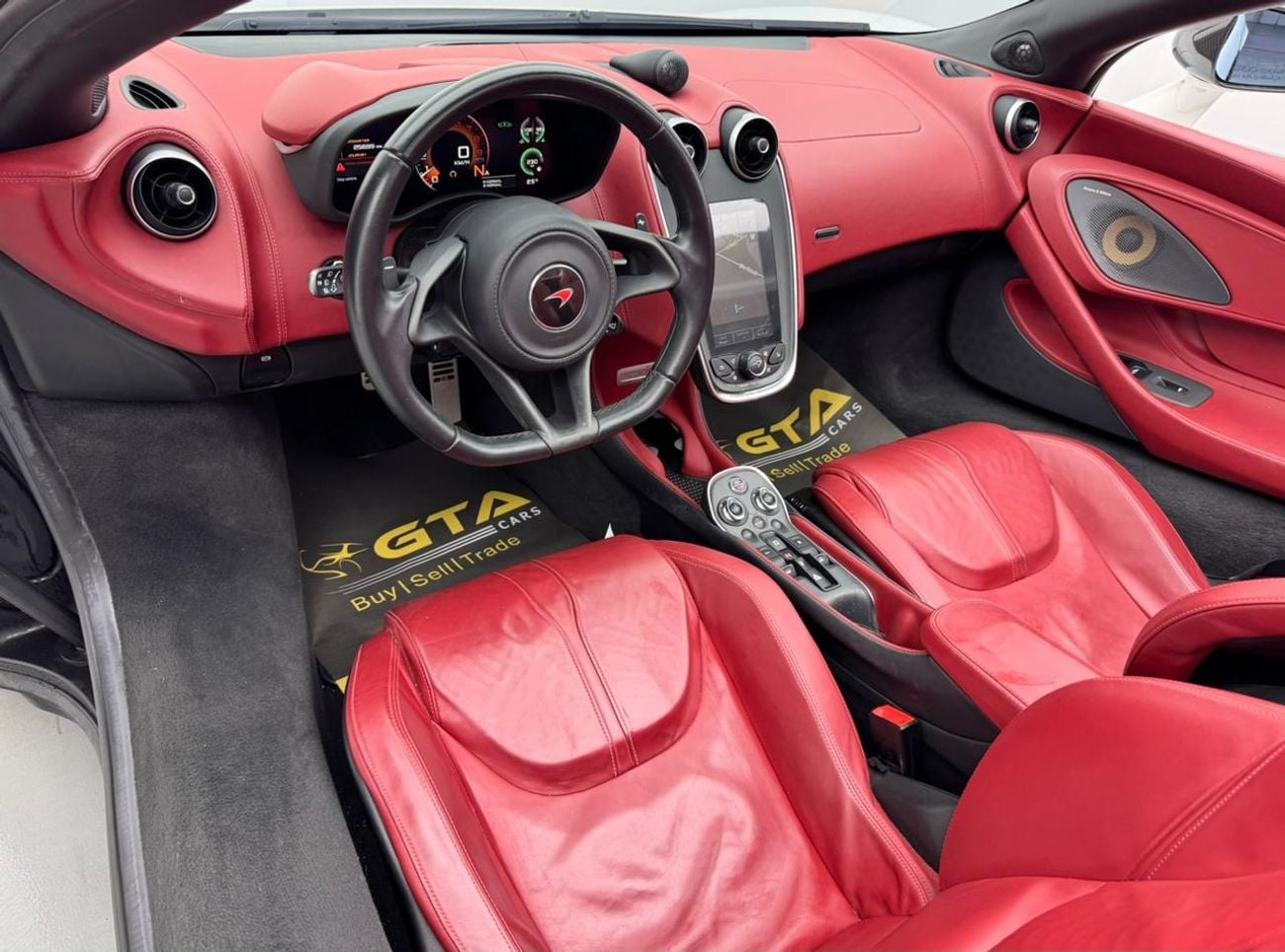 McLaren 570S 2018 McLaren 570s Spider, Full McLaren Service History, Excellent Condition, GCC