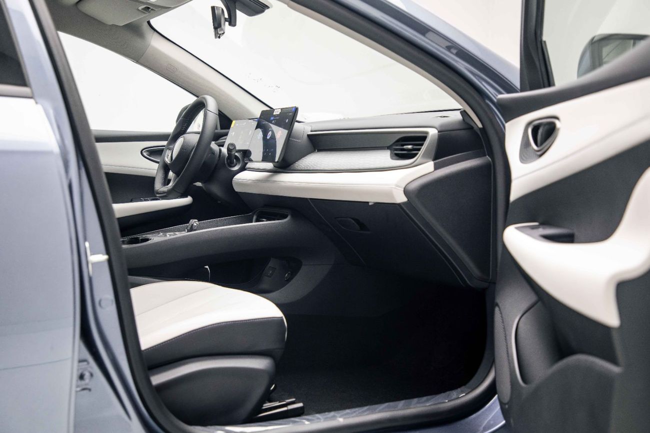 BYD Seal 05 DM-i Luxury 1.5L - Plug-In Hybrid - Atlantis Grey Inside White | Export Only