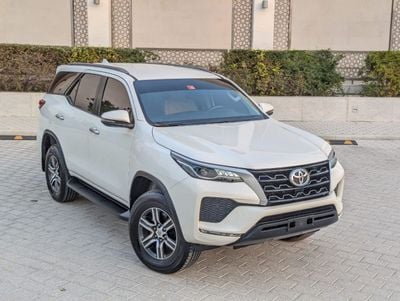 تويوتا فورتونر Toyota Fortuner 2021 white colour 4x4 v4 2.7L automatic gear