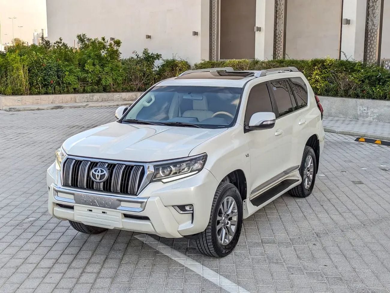 تويوتا برادو VXR TOP FULL OPTION GCC V6 4.0L IN EXCELLENT CONDITION