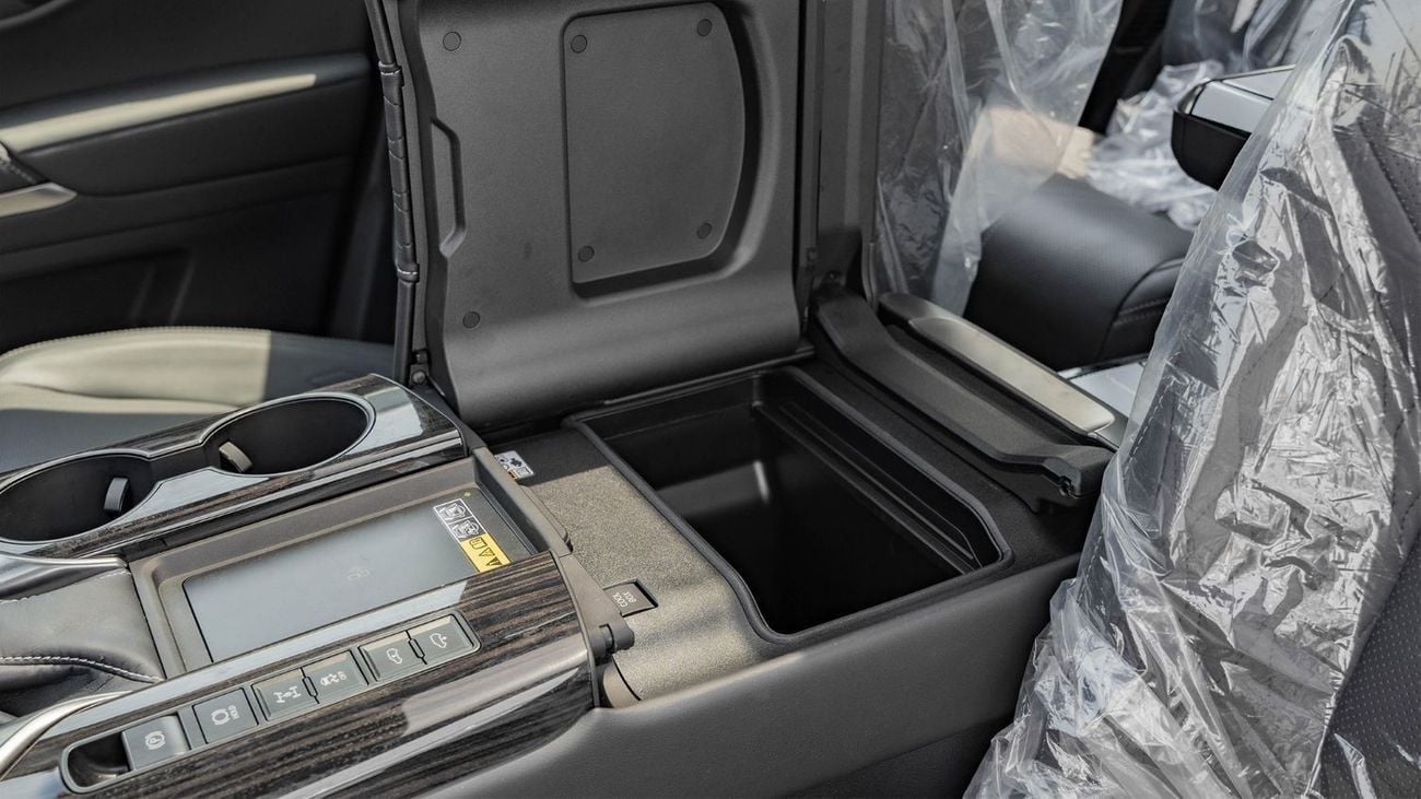 Lexus LX 600 2025 Lexus LX600 VIP 3.5L AT Petrol (Black-Black)