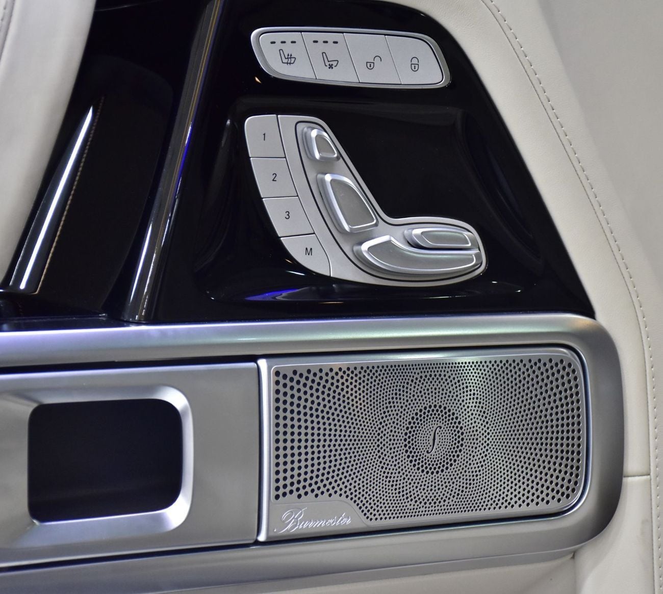 Mercedes Benz G550 EXCELLENT DEAL for our Mercedes Benz G550 ( 2024 Model ) in Grey Color American Specs