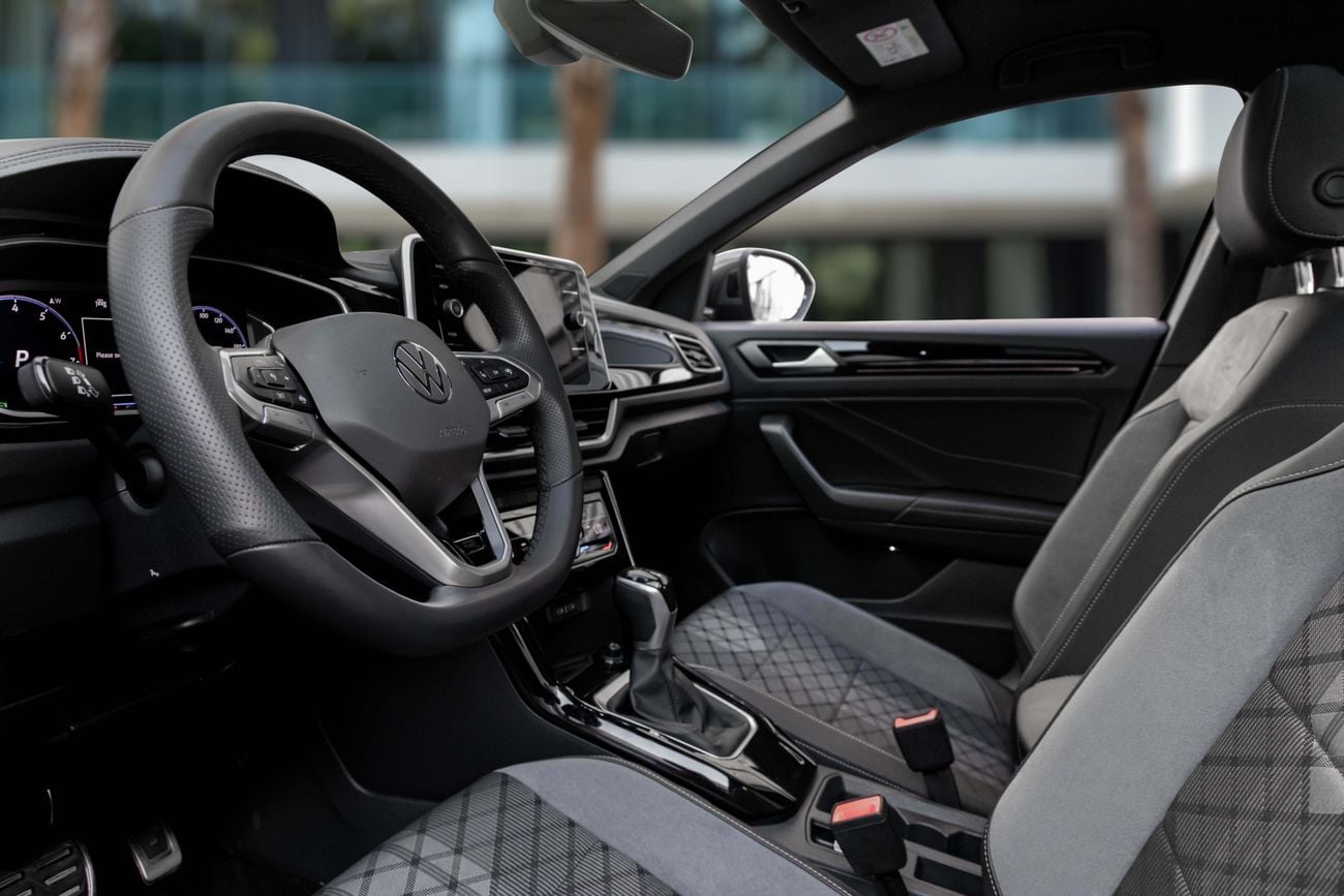 فولكس واجن T ROC R-Line T-Roc R-LINE | 2,155 P.M | 0% Downpayment | EXTENDED WARRANTY | FULL OPTION!