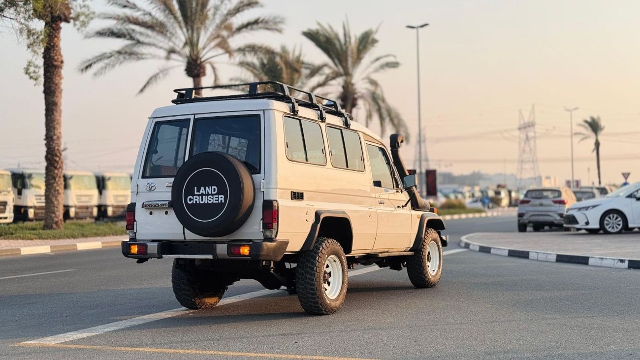 تويوتا لاند كروزر 70 -
