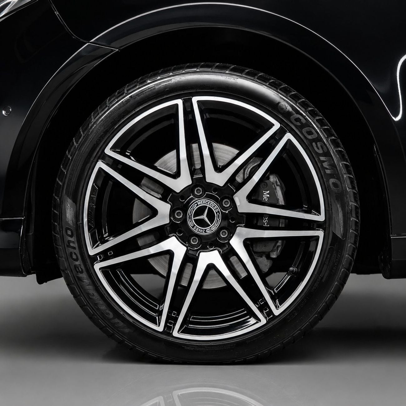 Mercedes Benz V 250 AVANTGARDE LWB AED 2,682 P.M • 0% Downpayment • Mercedes-Benz V 250 VIP Design • 1 Year Warranty