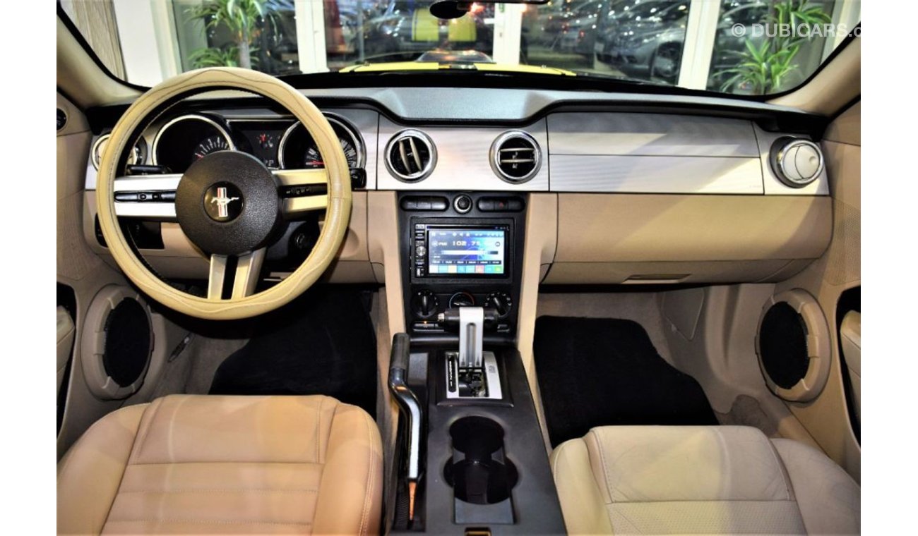 فورد موستانج ONLY 129000 KM! FORD MUSTANG GT 2005 Model in Black with Yellow Stripes Color! GCC Specs