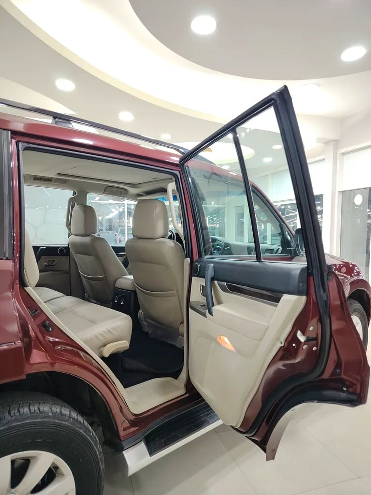 ميتسوبيشي باجيرو GLS Base 3.5L (5 Seater) 3.8L V6 GCC