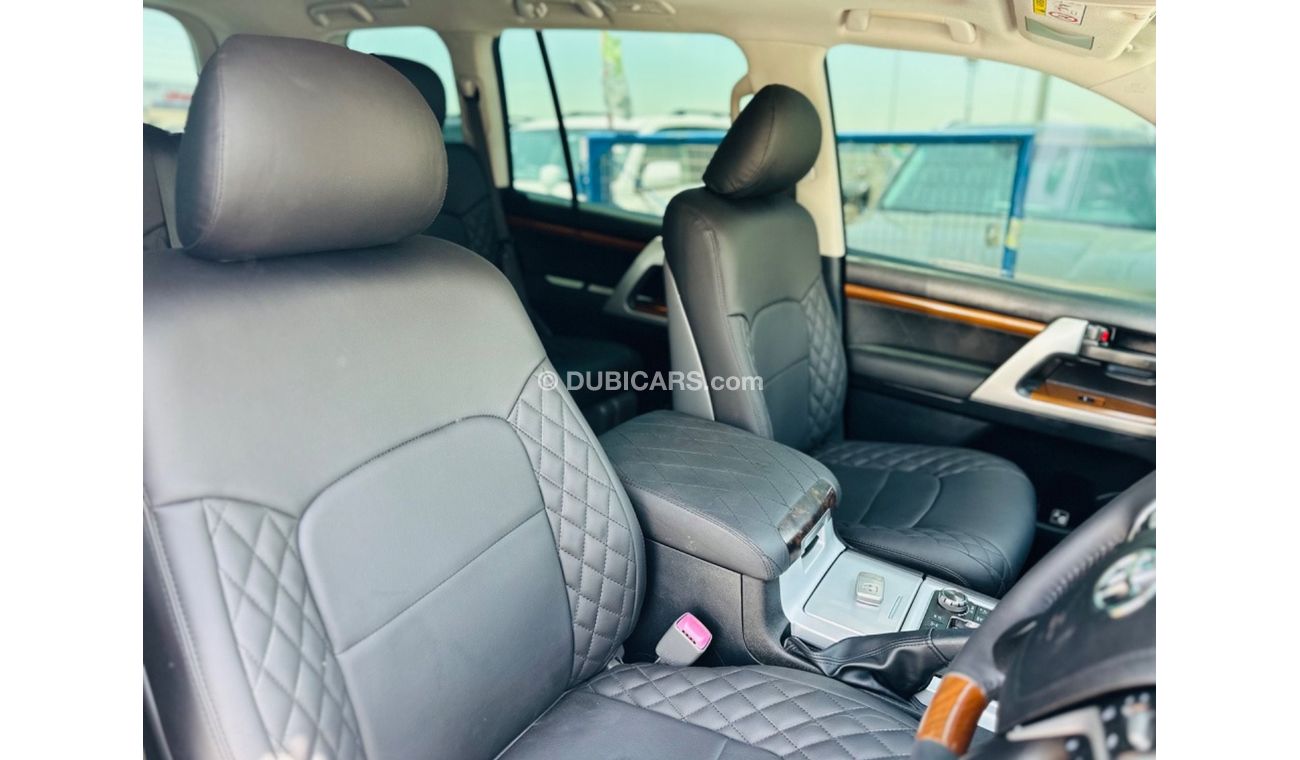 تويوتا لاند كروزر VXR