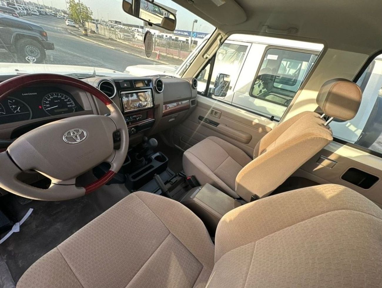 تويوتا لاند كروزر 70 4.0L 3 Door