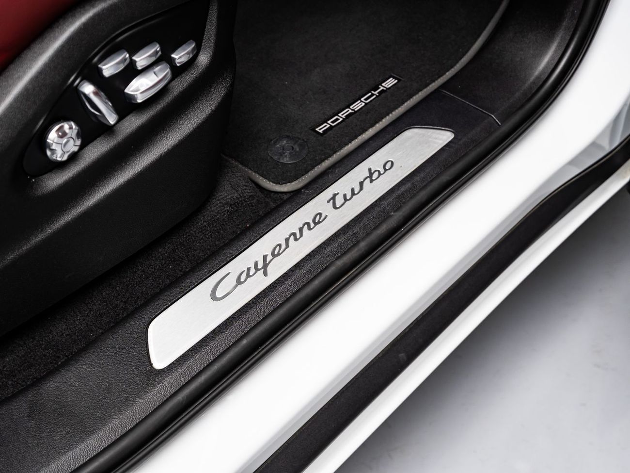 Porsche Cayenne Turbo 4.0L (550 HP) 2019 Porsche Cayenne Turbo, June 2026 Porsche Warranty, Full Service History, Lo