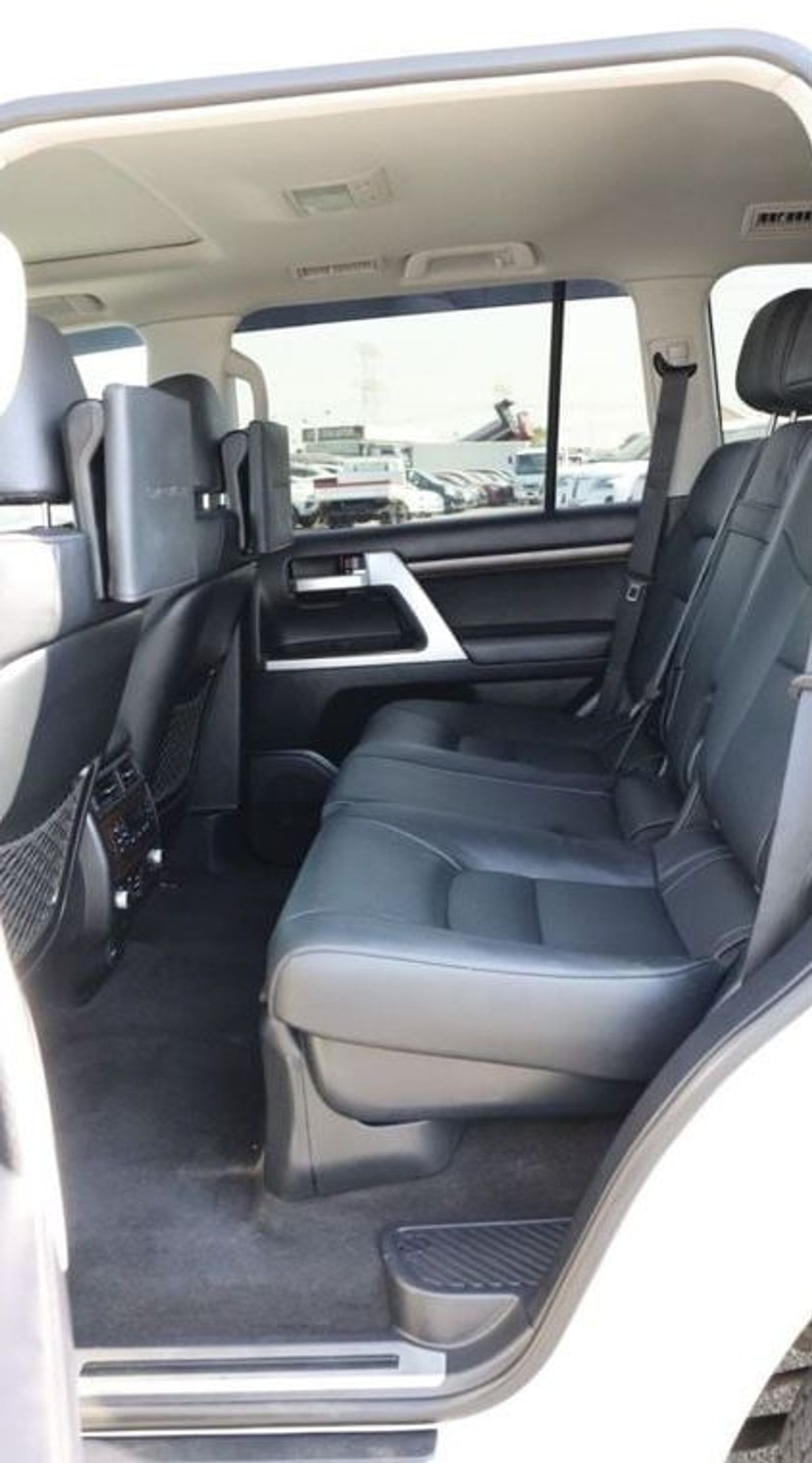 تويوتا لاند كروزر Sahara 2020 RHD Diesel V8 Full Option Top Of The Range