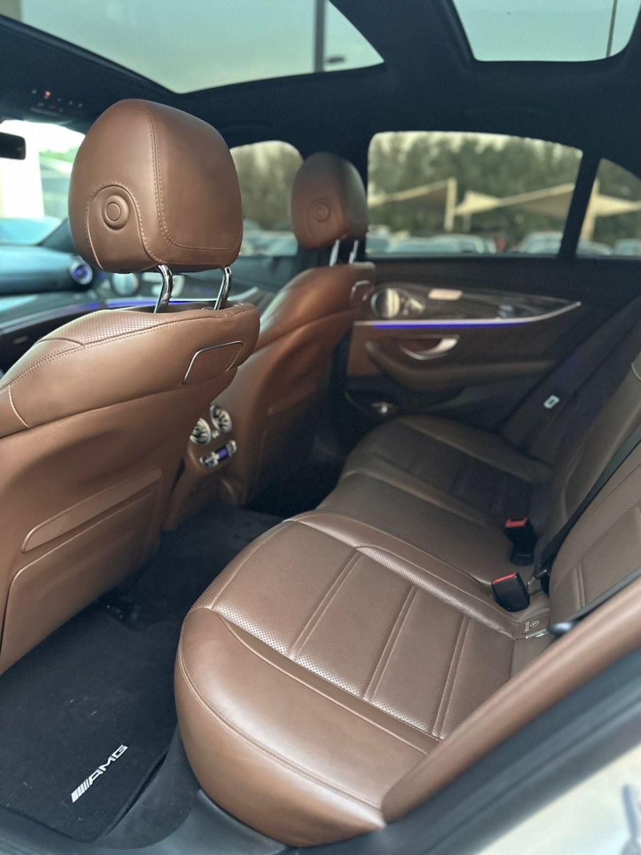 Mercedes-Benz E 63S 4MATIC+ 4.0L ‏MERCEDES BENZ AMG E63 KOREAN 2018 ‏Perfect Condition ‏5 buttons Full option ‏Full Carb