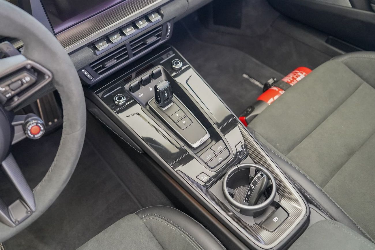 بورش 911 CARRERA GTS CABRIOLET T-HYBRID