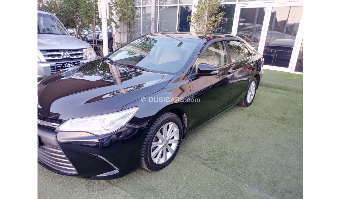 تويوتا كامري خليجى موديل 2016 بصمة مثبت سرعة تحكم رنجات حساسات خشب بحالة ممتازة لاتحتاج لأى مصاريف