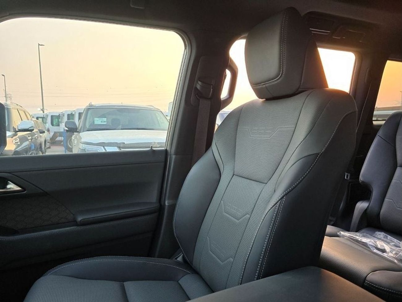 لكزس GX550 Luxury + 6 Seater Full Option  * Export Price *