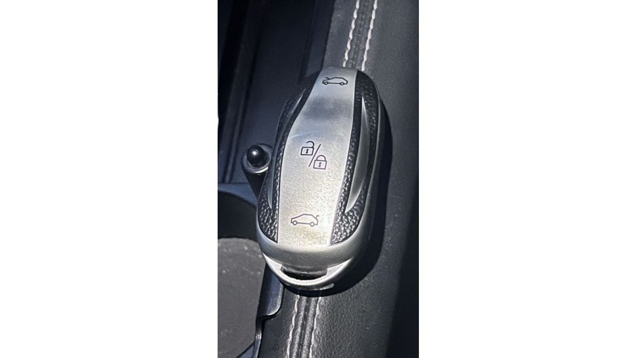 تسلا Model S تيسلا موديل S P85D 2015 | دول مجلس التعاون الخليجي | محرك مزدوج | فش | العديد من الإضافات