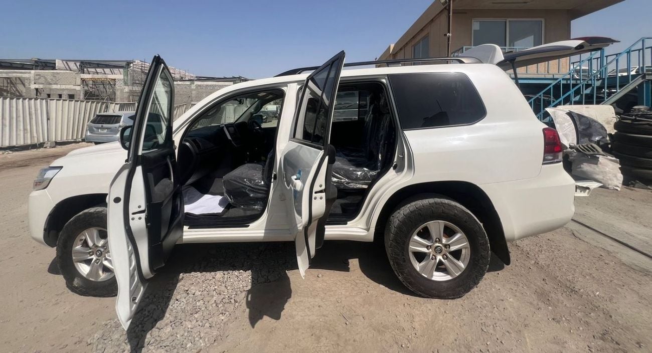 Toyota Land Cruiser GXR Land Cruiser ,Fuel Diesel ,Capacity 4500 cc ,Right Hand Drive ,For Export Only