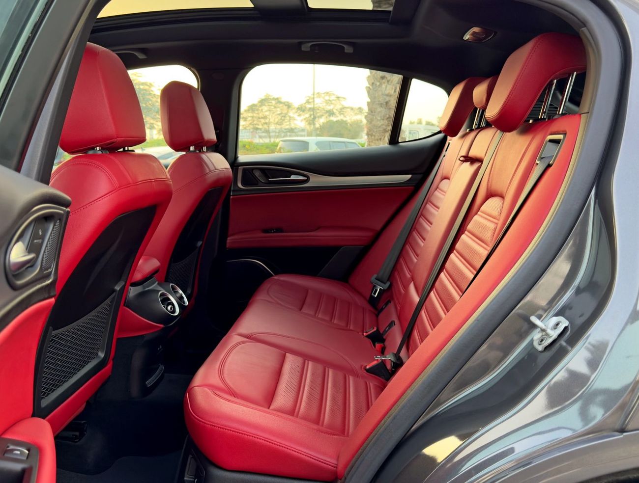 ألفا روميو ستيلفيو Veloce 2.0L